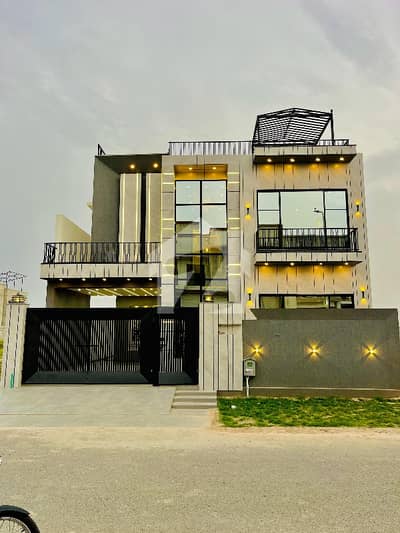 10 Marla Brand New House Near Mosque