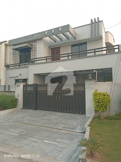 12 Marla Corner Used House Available In DC Colony