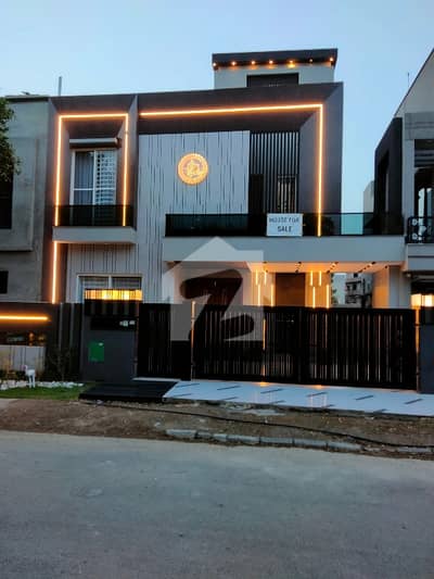 ٹاپ سٹی 1 - بلاک اے ٹاپ سٹی 1,اسلام آباد میں 5 کمروں کا 10 مرلہ مکان 4.2 کروڑ میں برائے فروخت۔