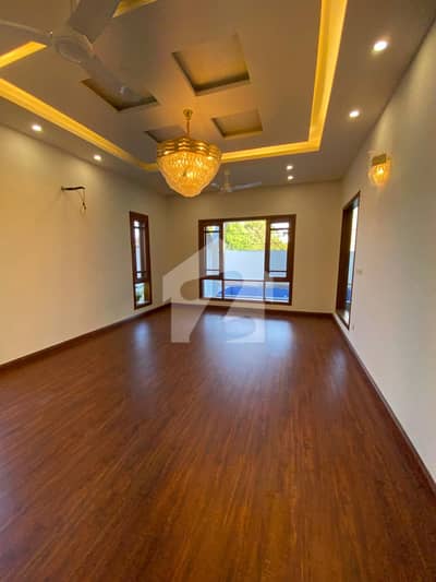 BRAND NEW 500 YARD LUXURY BANGLOW FOR RENT