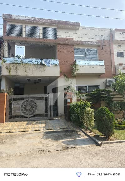 ڈی سی کالونی گوجرانوالہ میں 3 کمروں کا 6 مرلہ مکان 2.3 کروڑ میں برائے فروخت۔ ڈی سی کالونی گوجرانوالہ میں 3 کمروں کا 6 مرلہ مکان 2.3 کروڑ میں برائے فروخت۔