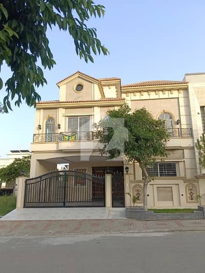 ٹاپ سٹی 1 - بلاک ڈی ٹاپ سٹی 1,اسلام آباد میں 5 کمروں کا 10 مرلہ مکان 5.25 کروڑ میں برائے فروخت۔ ٹاپ سٹی 1 - بلاک ڈی ٹاپ سٹی 1,اسلام آباد میں 5 کمروں کا 10 مرلہ مکان 5.25 کروڑ میں برائے فروخت۔