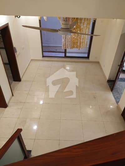 6 Marla Fresh Condition Villa