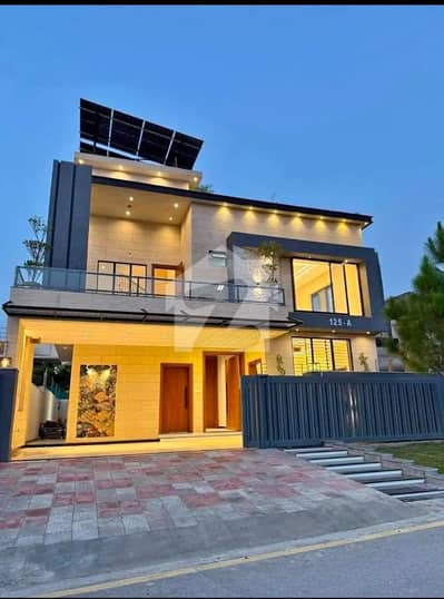 ٹاپ سٹی 1 - بلاک اے ٹاپ سٹی 1,اسلام آباد میں 5 کمروں کا 10 مرلہ مکان 4.5 کروڑ میں برائے فروخت۔