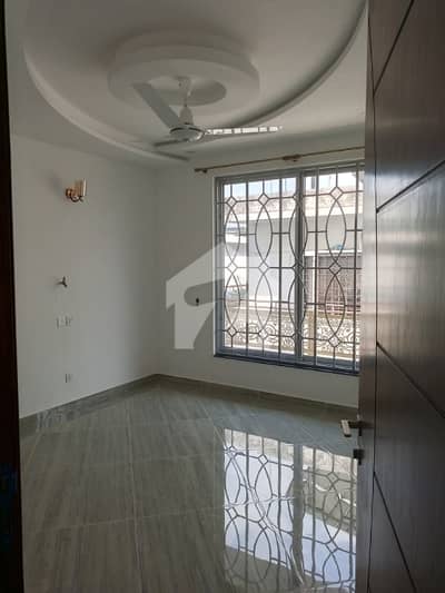 I-8 60x90 Duplex House For Rent