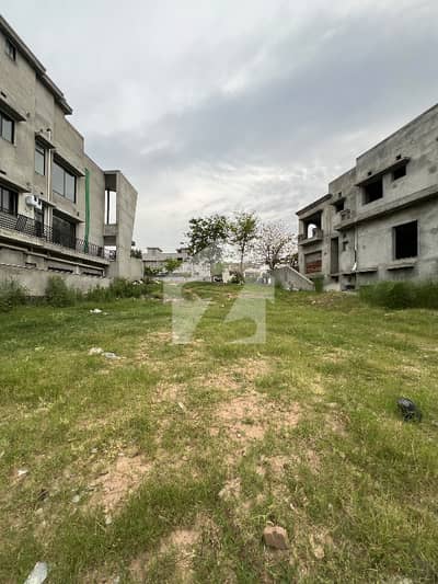 Exclusive 1 Kanal Back Open Plot Ideal for Luxury Living