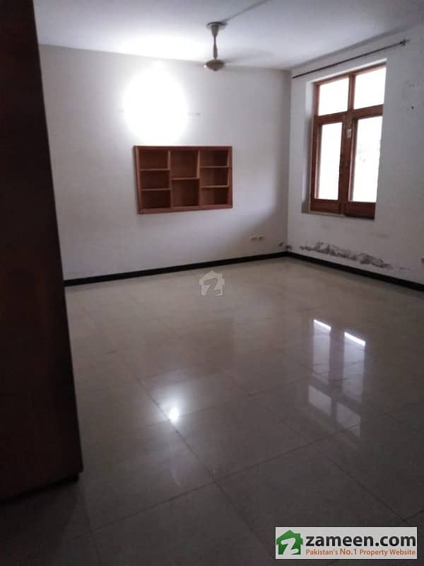 2 Kanal Upper Portion Separate Gate For Rent