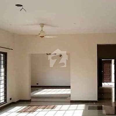 Exquisitely Maintained 3-Bedroom Executive Apartment with Premium Custom Woodwork Exquisitely Maintained 3-Bedroom Executive Apartment with Premium Custom Woodwork