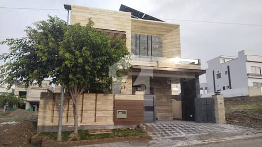 10 Marla Designer House For Rent