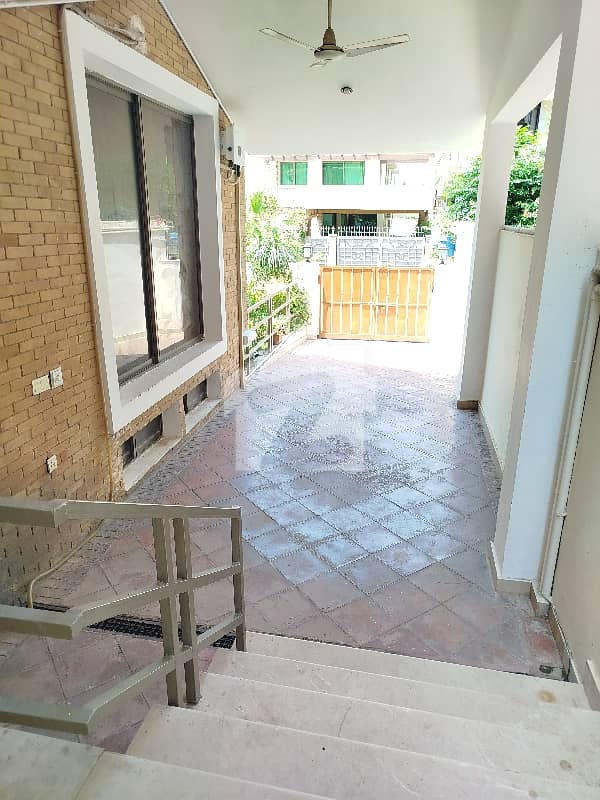 1 Kanal Beautiful Upper Portion For Rent In F11 1 Kanal Beautiful Upper Portion For Rent In F11