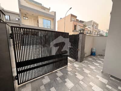 5 Marla Triple Storey House for Sale in Etihad Town Phase 1 Raiwind Road Lahore 5 Marla Triple Storey House for Sale in Etihad Town Phase 1 Raiwind Road Lahore