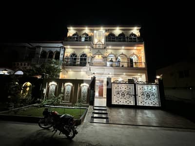 بسم اللہ ہاؤسنگ سکیم جی ٹی روڈ,لاہور میں 6 کمروں کا 10 مرلہ مکان 4.5 کروڑ میں برائے فروخت۔