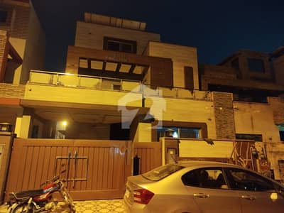 ڈی ایچ اے 11 رہبر لاہور میں 4 کمروں کا 8 مرلہ مکان 3.6 کروڑ میں برائے فروخت۔