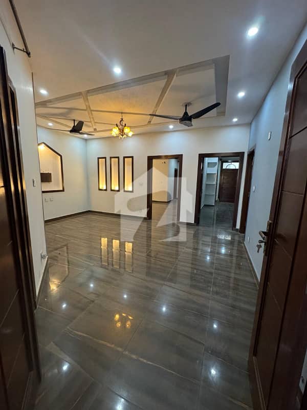Upper Portion Available For Rent In E11 Upper Portion Available For Rent In E11