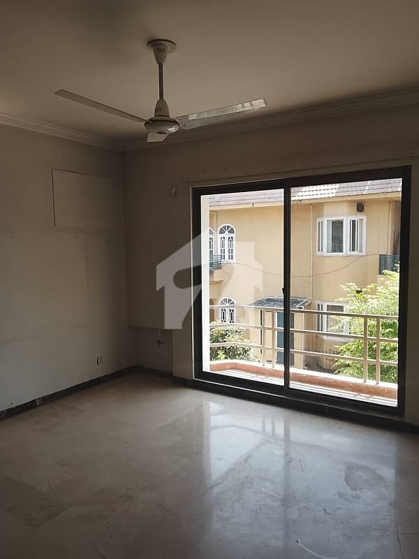INDEPENDENT UPPER PORTION FOR RENT INDEPENDENT UPPER PORTION FOR RENT