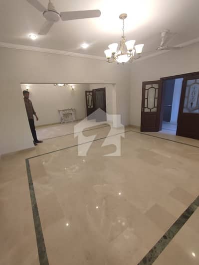 ایف ۔ 11/3 ایف ۔ 11,اسلام آباد میں 3 کمروں کا 1 کنال بالائی پورشن 1.75 لاکھ میں کرایہ پر دستیاب ہے۔