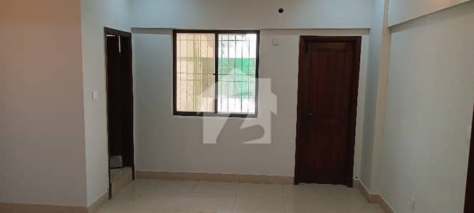2 Bedrooms Apartment With 3 Bathrooms 1st Floor Bukhari Commercial Like New