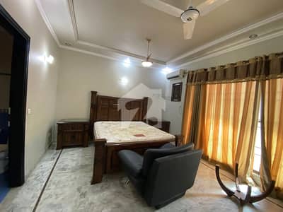 ڈی ایچ اے فیز 5 ڈی ایچ اے ڈیفینس,کراچی میں 4 کمروں کا 10 مرلہ مکان 2.75 لاکھ میں کرایہ پر دستیاب ہے۔