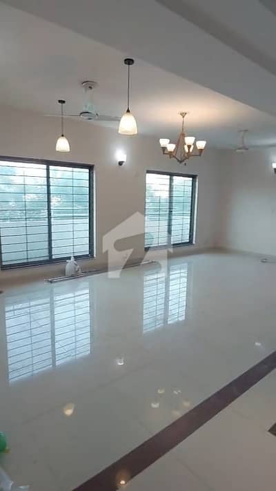 3 Floor 3 Bed Room Apartment Available For Sale in Askari 11 Lahore
