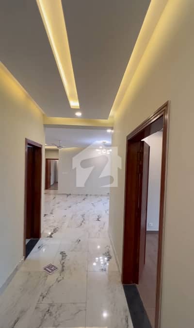 3 Bed Room Apartment Available For Sale in Askari 11
