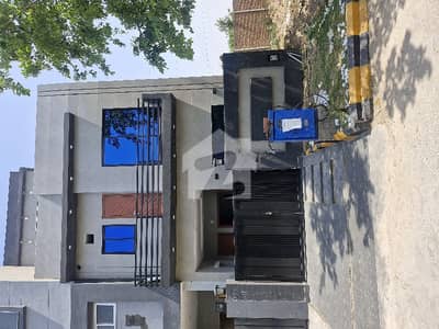 نیو لاهور سٹی لاہور میں 3 کمروں کا 3 مرلہ مکان 1.15 کروڑ میں برائے فروخت۔
