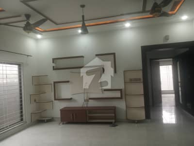 10 MARLA HOUSE AVAILABLE FOR SALE