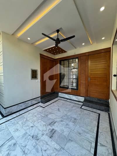 5 MARLA BRAND NEW HOUSE AVAILABLE FOR SALE 5 MARLA BRAND NEW HOUSE AVAILABLE FOR SALE
