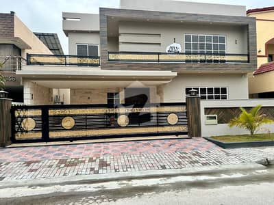 بحریہ ٹاؤن فیز 4 بحریہ ٹاؤن راولپنڈی,راولپنڈی میں 5 کمروں کا 1 کنال مکان 12.5 کروڑ میں برائے فروخت۔ بحریہ ٹاؤن فیز 4 بحریہ ٹاؤن راولپنڈی,راولپنڈی میں 5 کمروں کا 1 کنال مکان 12.5 کروڑ میں برائے فروخت۔