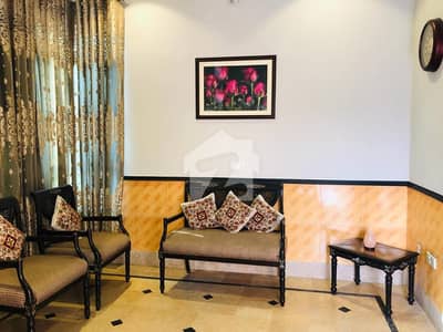 مدینہ ٹاؤن فیصل آباد میں 6 کمروں کا 7 مرلہ مکان 2.7 کروڑ میں برائے فروخت۔