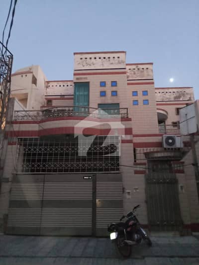 مدینہ ٹاؤن فیصل آباد میں 6 کمروں کا 7 مرلہ مکان 2.5 کروڑ میں برائے فروخت۔