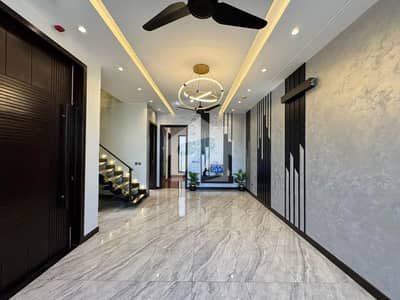 10 MARLA 4 BEDROOM HOUSE AVAILABLE FOR RENT