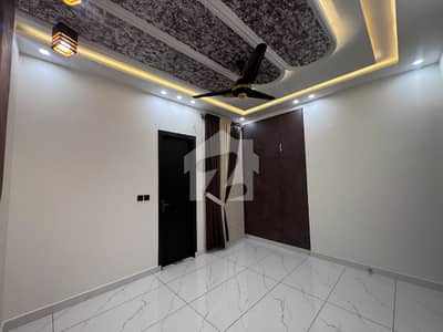 1 Kanal House Available For Rent