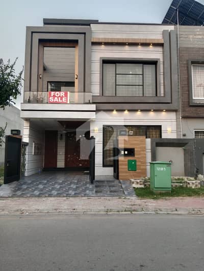 5 Marla Modern & Beautiful House available for Secter E Bahria Town Lahore