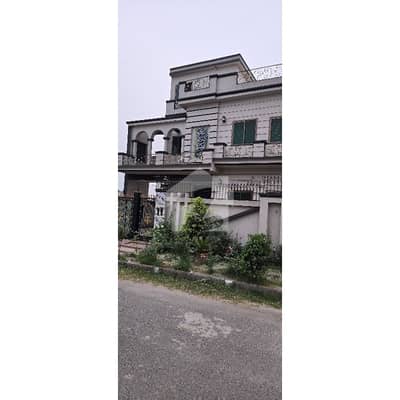 10 Marla Brand New House Available For Sale 10 Marla Brand New House Available For Sale