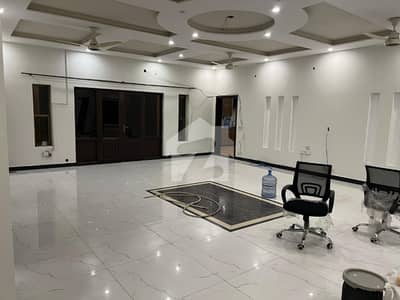 2 KANAL LUXURY UPPER PORTION AVAILABLE FOR RENT IN NFC SOCIETY NEAR WAPDA TOWN AND VALENCIA TOWN