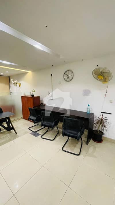 مین بلیوارڈ گلبرگ گلبرگ,لاہور میں 4 مرلہ Studio دفتر 1.49 کروڑ میں برائے فروخت۔