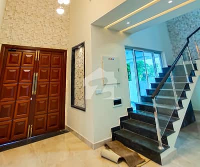 ڈی ایچ اے ڈیفینس فیز 2 ڈی ایچ اے ڈیفینس,اسلام آباد میں 6 کمروں کا 1 کنال مکان 2.7 لاکھ میں کرایہ پر دستیاب ہے۔