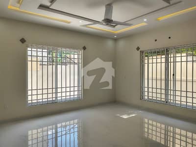 BRAND NEW LOWER PORTION AVAILABLE FOR RENT IN I-8/2 BRAND NEW LOWER PORTION AVAILABLE FOR RENT IN I-8/2
