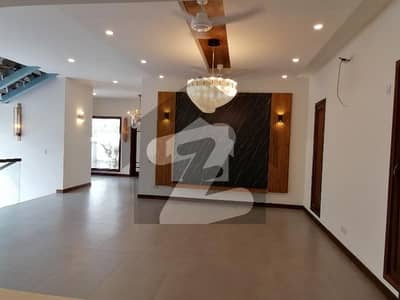 ڈی ایچ اے فیز 8 ڈی ایچ اے ڈیفینس,کراچی میں 3 کمروں کا 1 کنال بالائی پورشن 3.0 لاکھ میں کرایہ پر دستیاب ہے۔