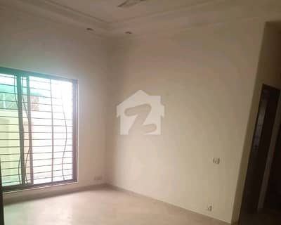 ڈی ایچ اے فیز 4 - بلاک ڈبل ای فیز 4,ڈیفنس (ڈی ایچ اے),لاہور میں 4 کمروں کا 10 مرلہ مکان 2.0 لاکھ میں کرایہ پر دستیاب ہے۔