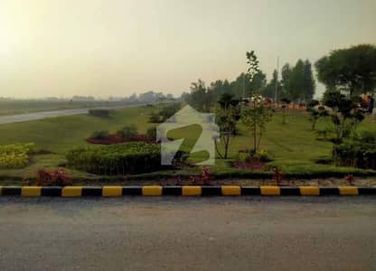 1 Kanal Corner Plot For Sale