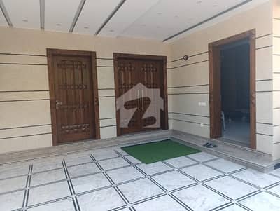 مارگلہ ویو ہاؤسنگ سوسائٹی ڈی ۔ 17,اسلام آباد میں 4 کمروں کا 9 مرلہ مکان 3.85 کروڑ میں برائے فروخت۔