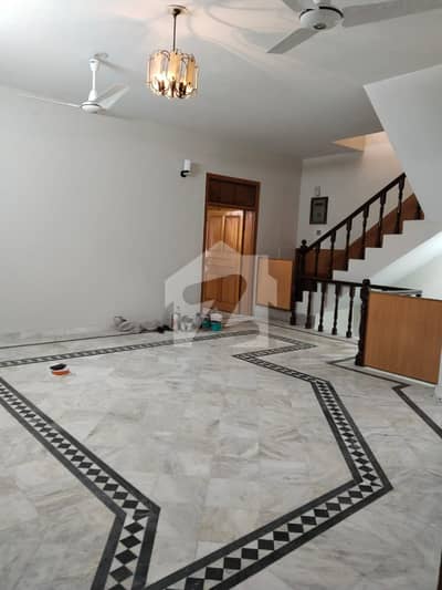 Upper Portion For Rent In Rs. 180000