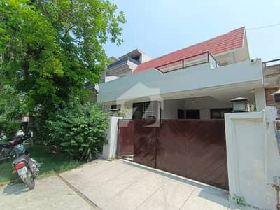 10 MARLA HOUSE FOR RENT IN DHA PHASE 3