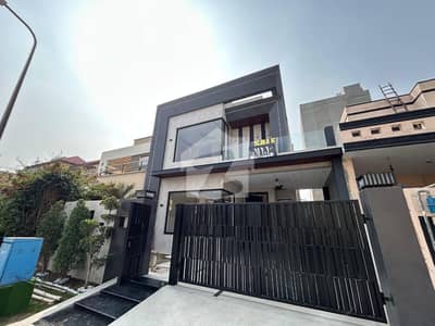 "Spacious 5 Marla Residence Available For Sale
