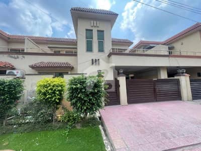 10 Marla 4 Bedroom House Available For Rent