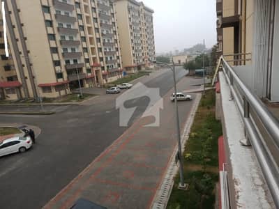 10 MARLA 3 BEDROOMS APARTMENT AVAILABLE FOR SALE