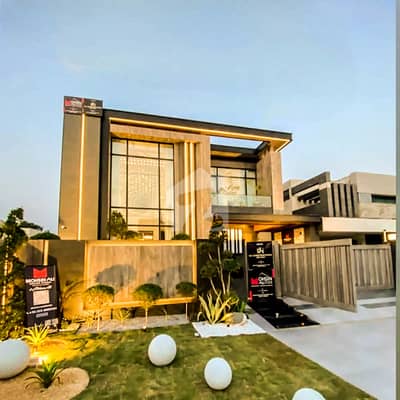 1 KANAL SUPERB FURNISEH EYE CATCHING SUPERB LUXURY BUNGALOW FOR SALE