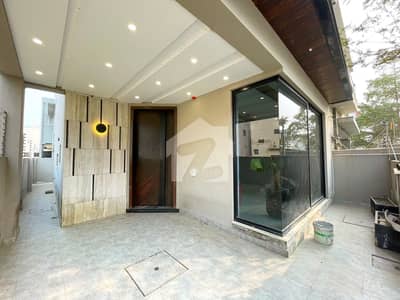 5 MARLA HOUSE BRAND NEW BEAUTIFUL LOCATION AVAILABLE FOR RENT