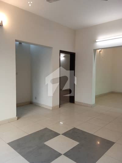 10 MARLA 3 BEDROOM HOUSE AVAILABLE FOR RENT